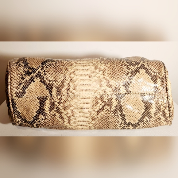 NWOT! Henri bendel snakeprint hobo with chain detail - Picture 5 of 8